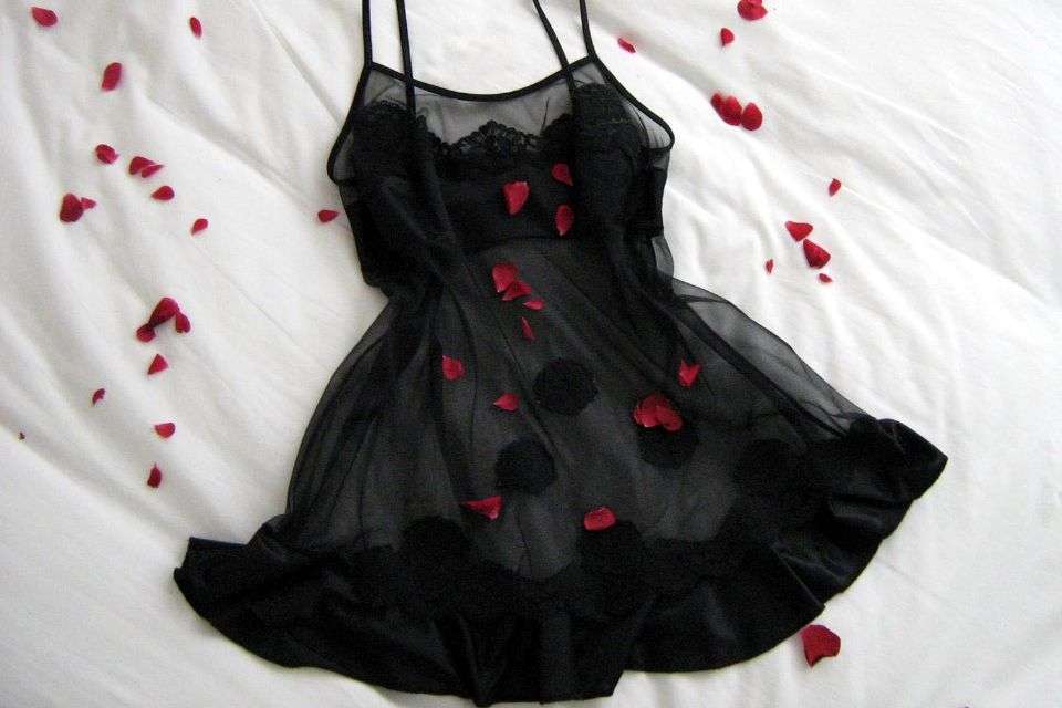 Sexy Black Lingerie - How to Court a Filipina Long Distance - Blossoms Dating Blog