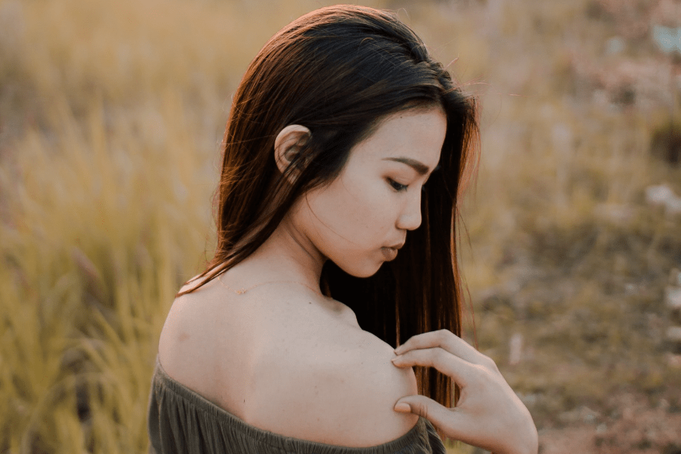 Back View of a Filipina - How To Tell if A Filipina Is Lying - Blossoms Dating Blog