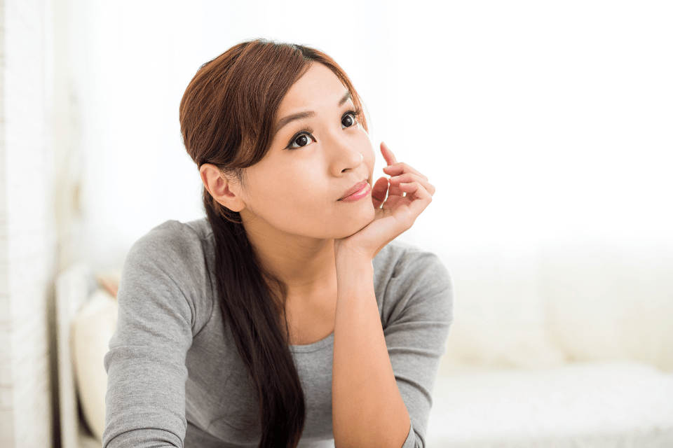 Filipina Online Date Thinking of Something Memorable
